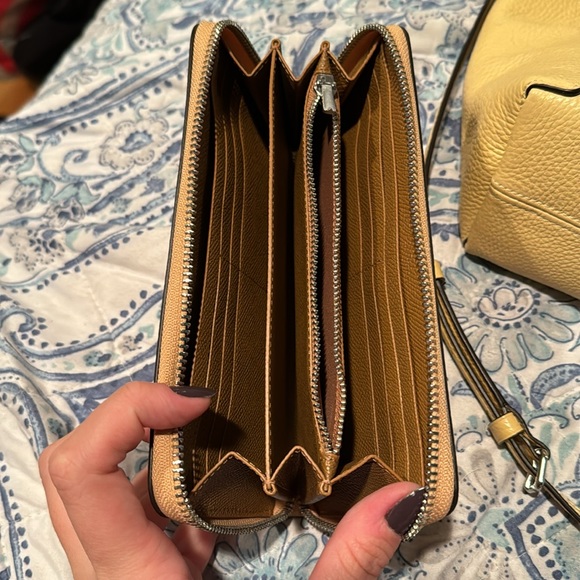 Brand new with out tags coach purse and wallet - Picture 6 of 6